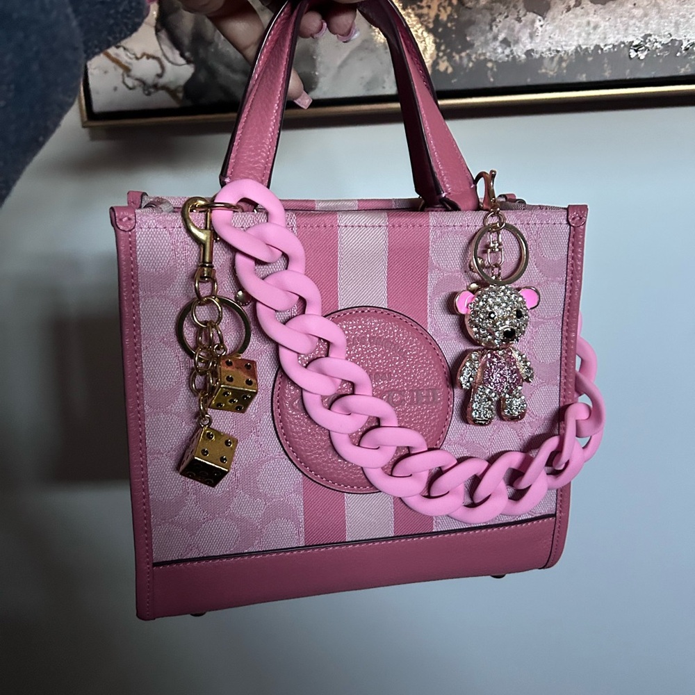 COACH DEMPSEY TOTE 22 IN SIGNATURE JACQUARD WITH STRIPE AND COACH PATCH